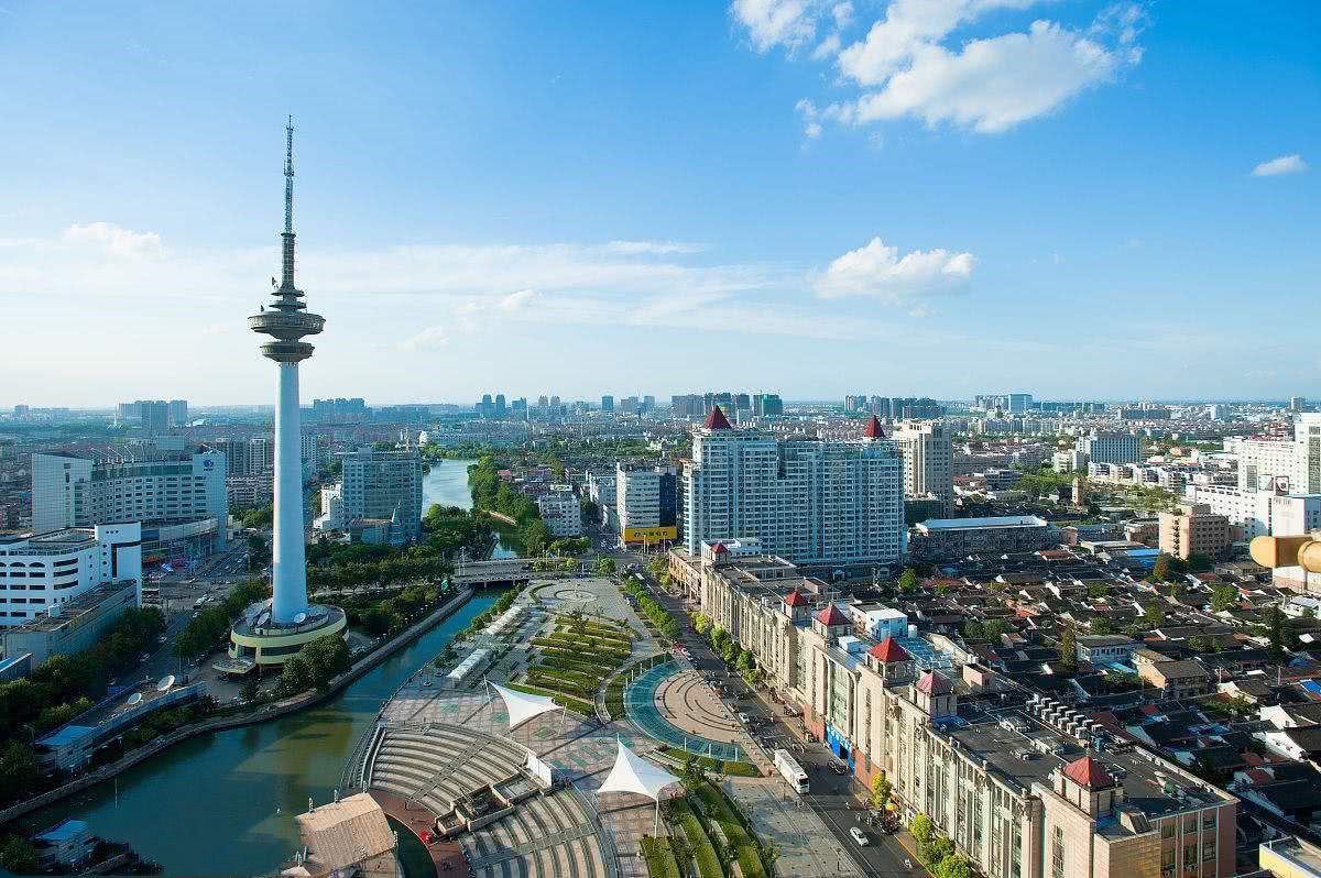 江南水乡画卷，传统服饰演绎江苏风情